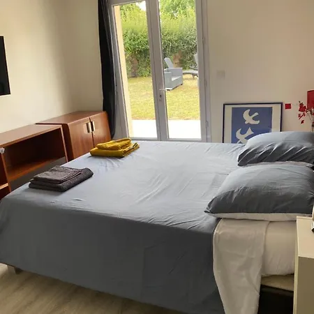 Holiday home Plain Pied Climatise Piscine Idealement Situe