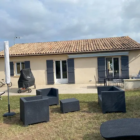 Holiday home Plain Pied Climatise Piscine Idealement Situe