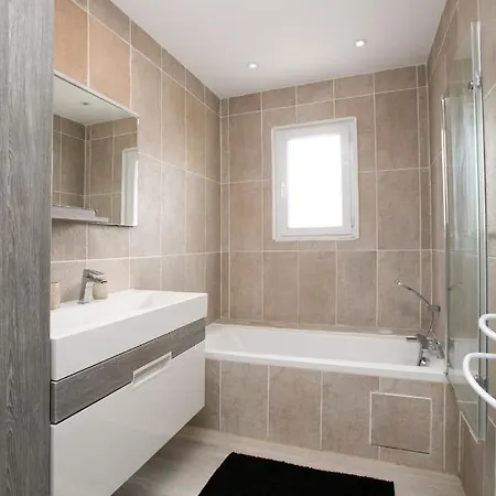 Plain Pied Climatise Piscine Idealement Situe * Boulazac Isle Manoire